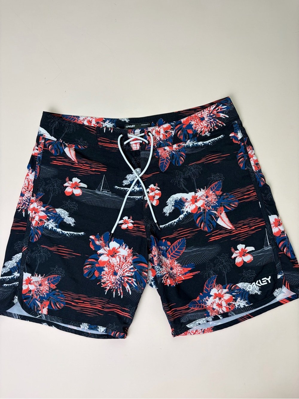 Oakley Performance Fit Tropical Board Shorts Men’s 34